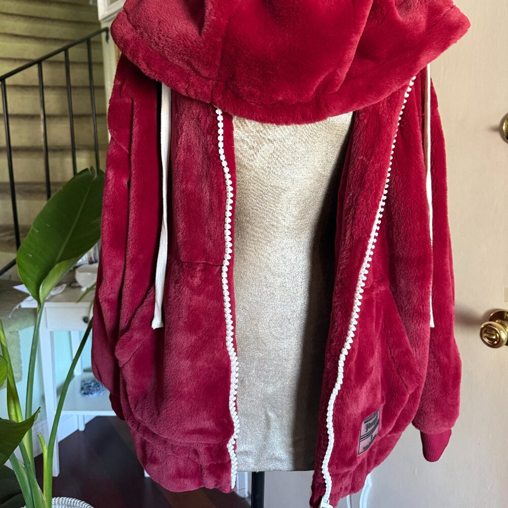 Young La Red Faux Fur Jacket Hoodie  Mens Large